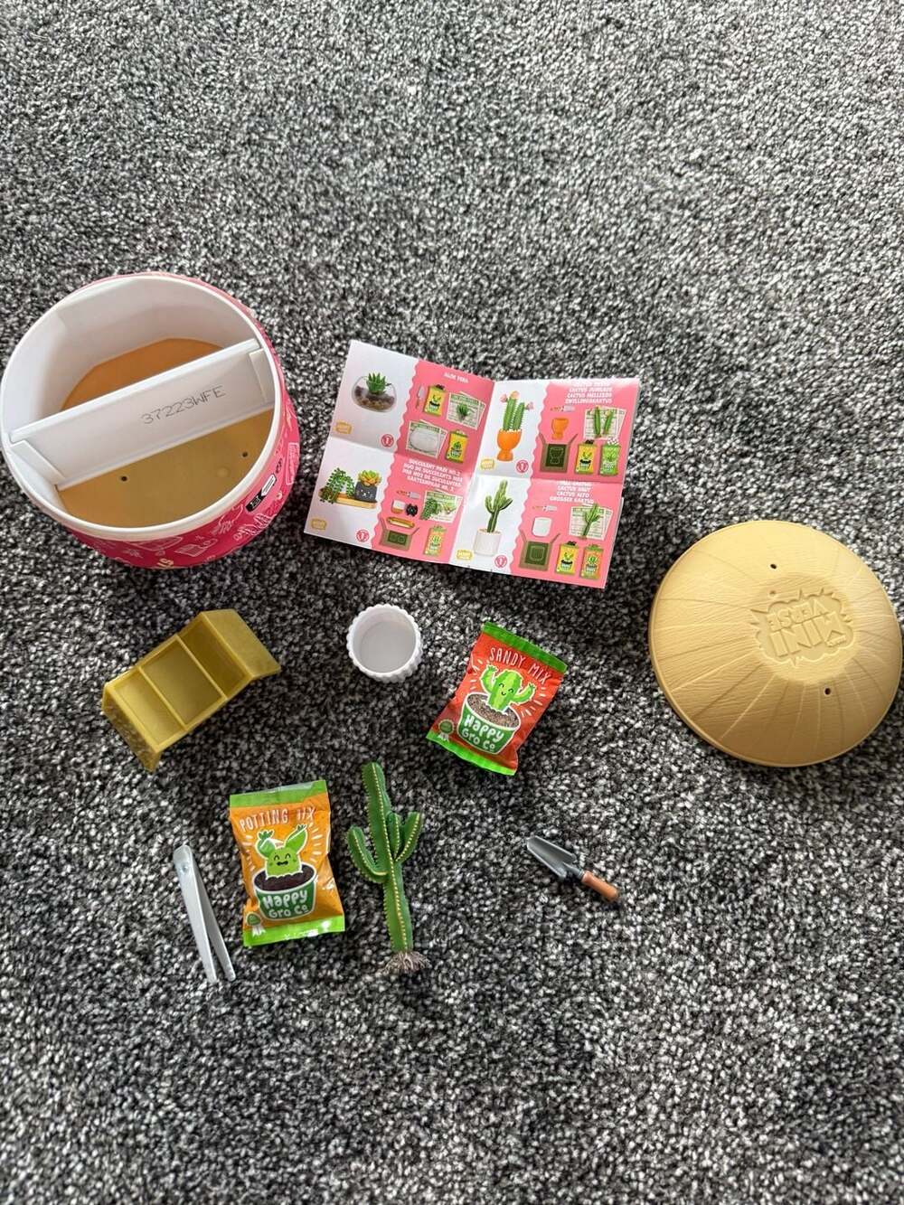 MGA Miniverse Make It Mini Lifestyle Series 1 Cactus DIY Craft Kit